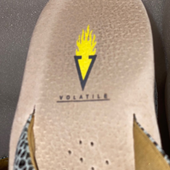 Volatile thong style sandal - Picture 8 of 11